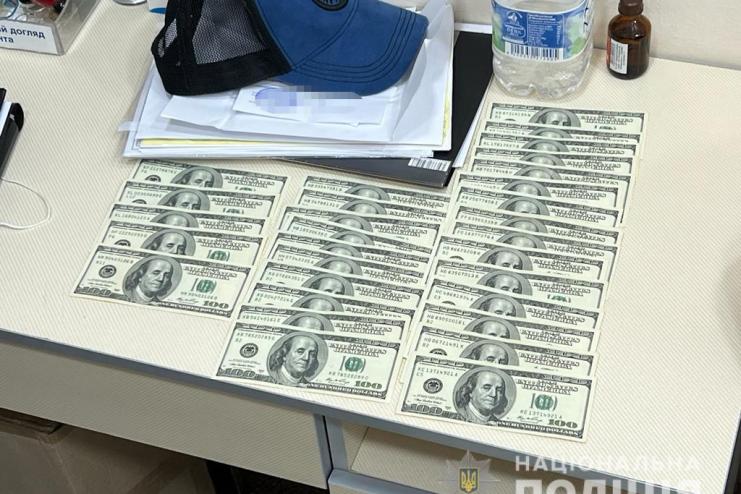 В Одесі правоохоронці викрили військовослужбовця в наданні хабара медику